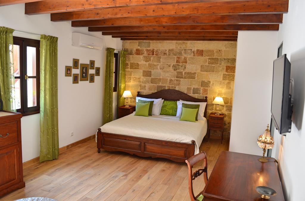 Hotell Ellique 4*
